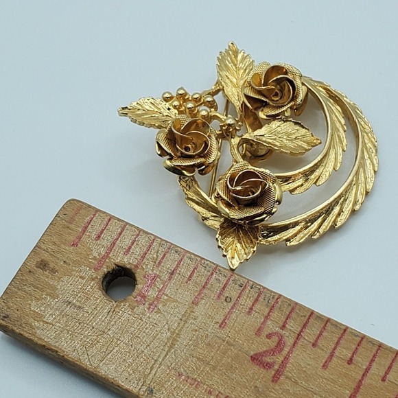 Coro Signed Gold Tone Rose Wreath Brooch Vintage Floral Pin 2" Classic Elegant - Picture 8 of 9
